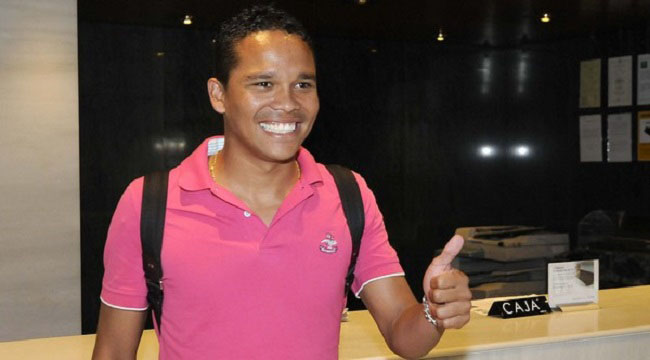 bacca-llegada-sevilla-oficial