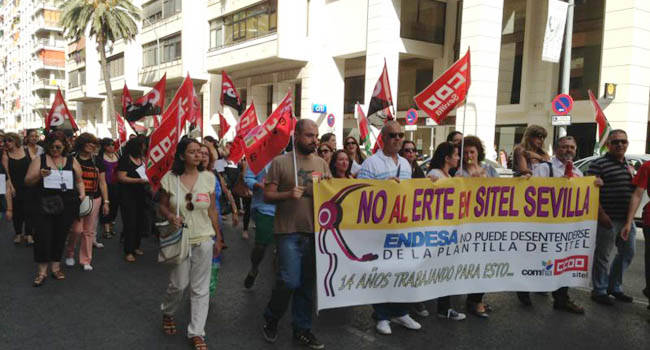 Empleados de Sitel se movilizan en contra del Expediente de Regulación de Temporal de Empleo que la multinacional ha presentado y afecta a 142 trabajadores en la provincia / Sevilla Actualidad