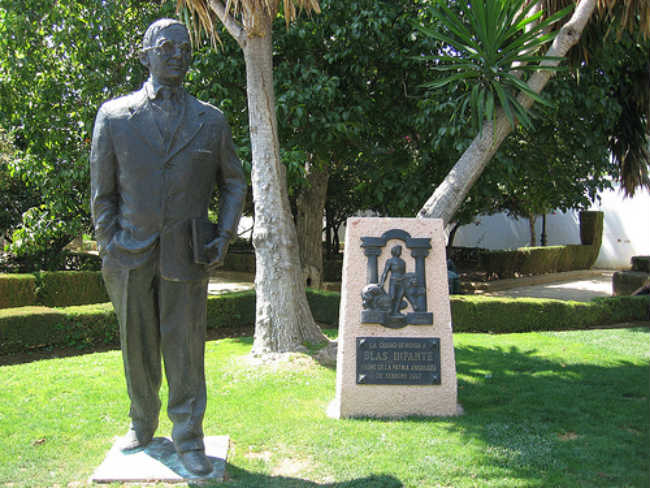 estatua blas infante