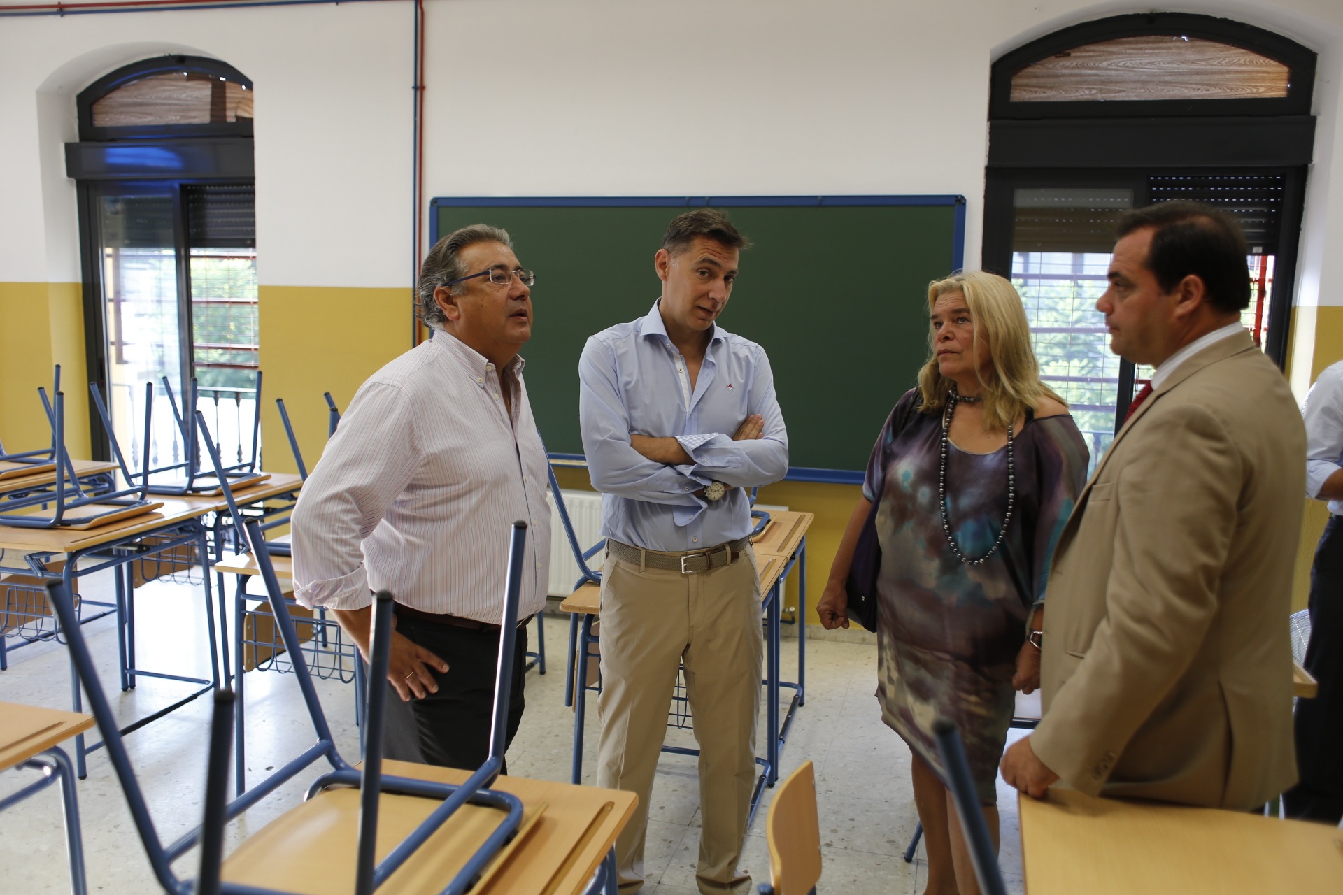 Zoido visita colegio