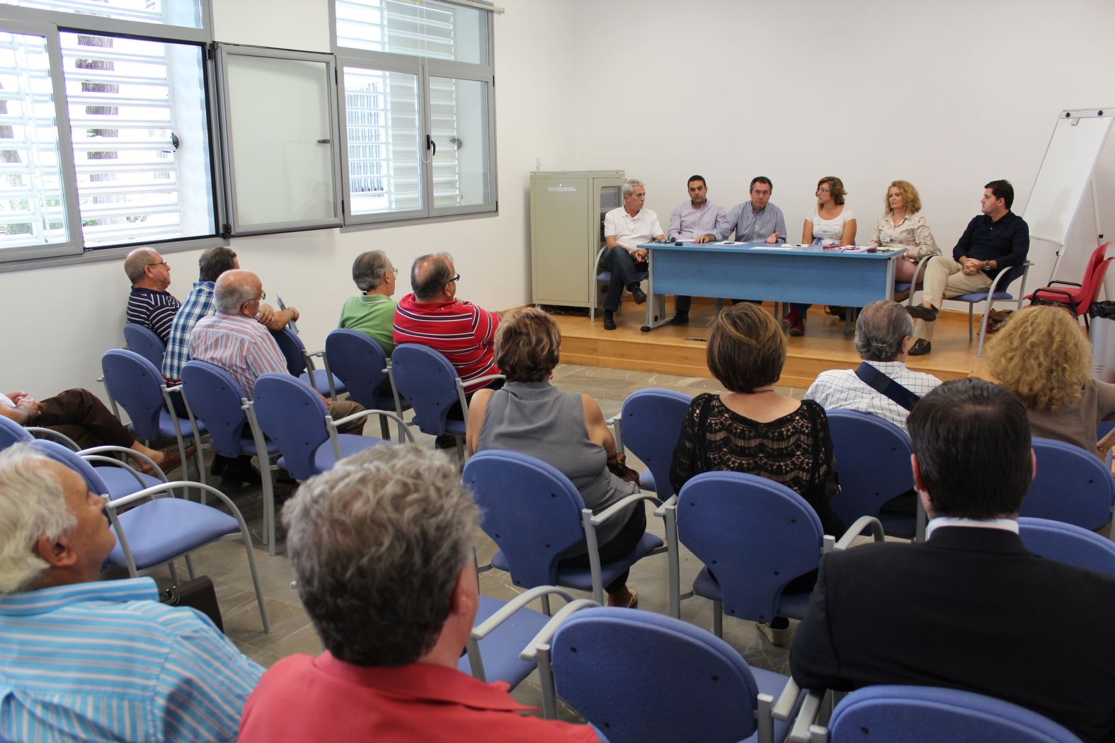 2013-10-08 espadas plataforma contra zona azul