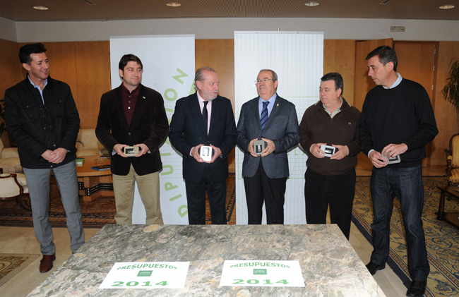 11-221113 ENTREGA PRESUPUESTO A LOS PORTAVOCES 2