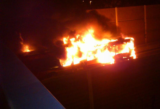 bus-tussam-arde-se30-elrusomiguelov-twitter