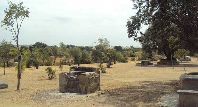 El Ayuntamiento de Castilblanco justificó el abandono de Siete Arroyos "en la asiduidad de actos vandálicos" que llevaban a cabo los jóvenes / Sevilla Actualidad