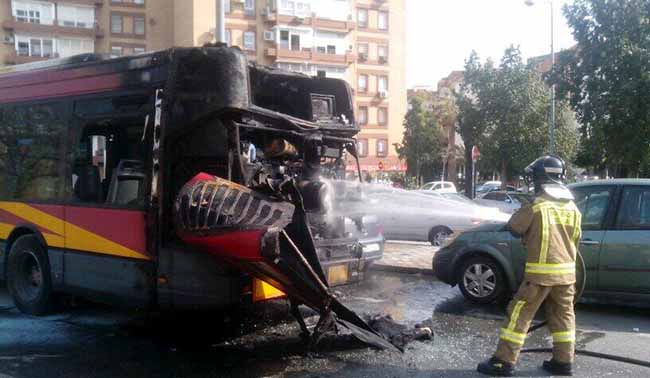 incendio-bus-tussam-puente-alamillo