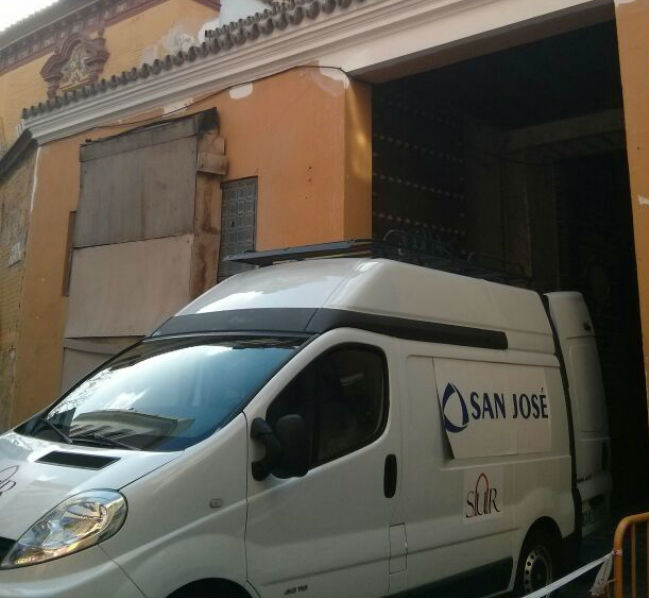 furgoneta2-constructora-santa-catalina-obras