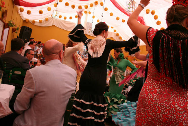 flamencas-bailando-feria-sevilla-nestor-flickr