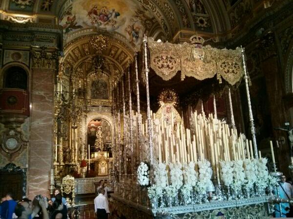 la macarena en la basilica