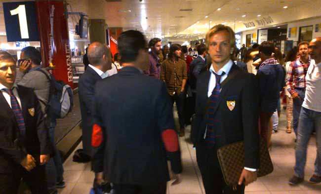 llegada-turin-sevillafc-oficial