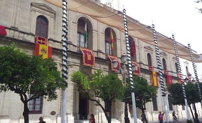 ayuntamiento-banderas-rey