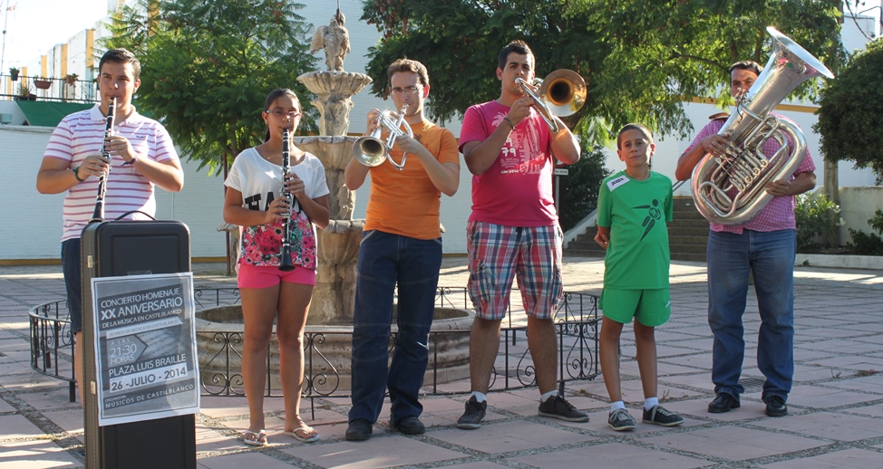 Componentes y ex componentes de la Banda Municipal de Castilblanco celebran este sábado el 20 Aniversario de la Música con un concierto en la plaza Luis Braille / Juan Carlos Romero