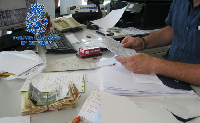 policia-papeles-estafa