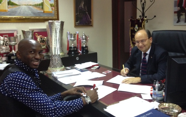 Mbia firma Sevilla FC