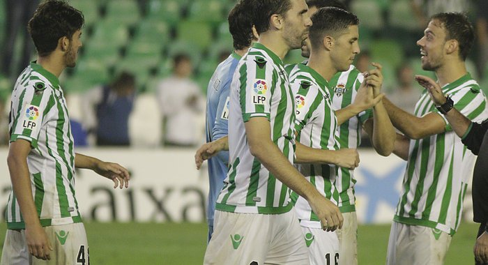 BET-LUG040.JPG.700x380 q85 crop-center