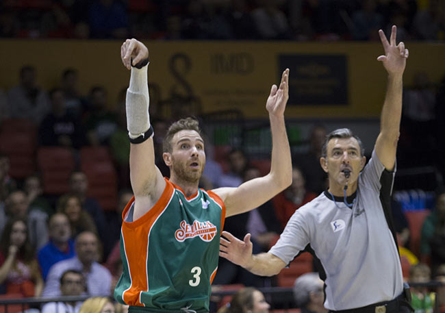 alex urtasun triple medios