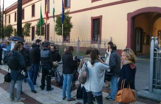 diputacion-periodistas-puerta-operacionmadeja