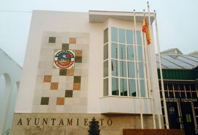 ayuntamiento-marinaleda-bandera-espana-vox