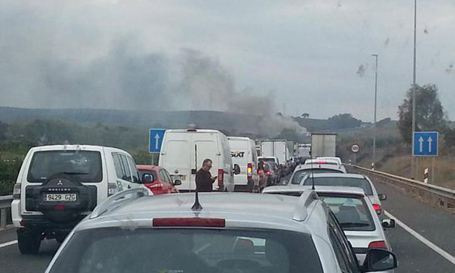 camion-ardiendo-en-carrion