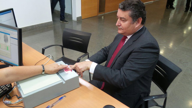 El-delegado-obteniendo-el-dni-3.0