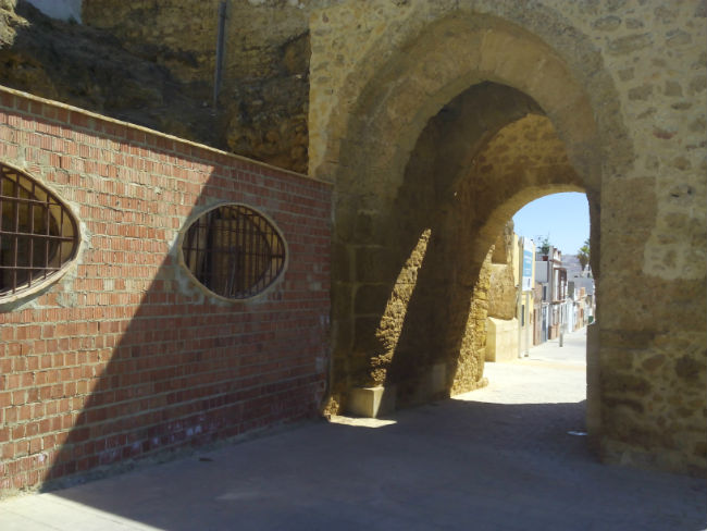 arco-san-miguel-muro-anexo