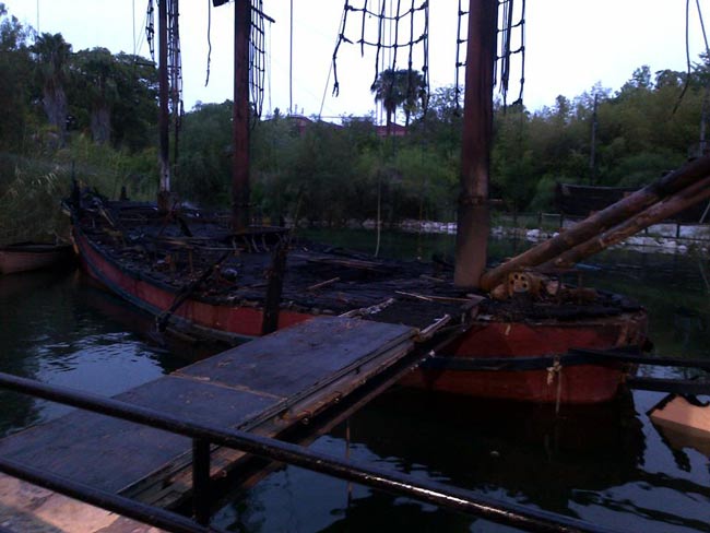 barco-pirata-calcinado