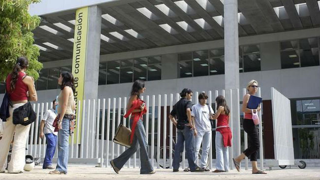 facultad-comunicacion-estudiantes
