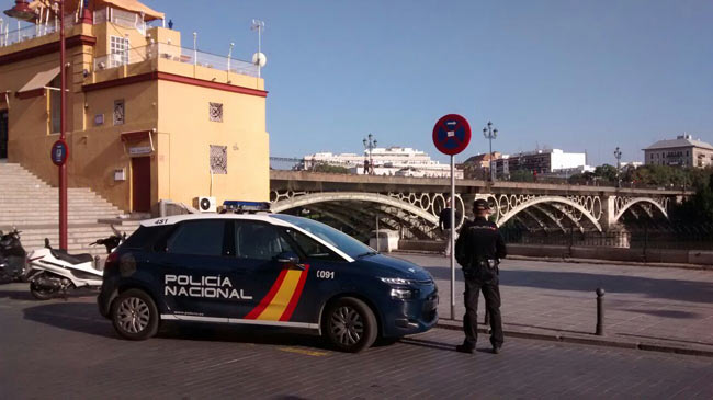 policia-nacional-en-punte-triana
