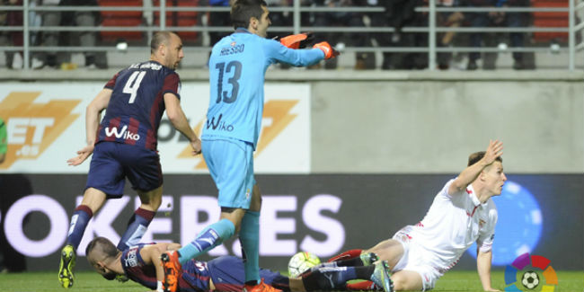 sevilla-eibar-gameiro-area