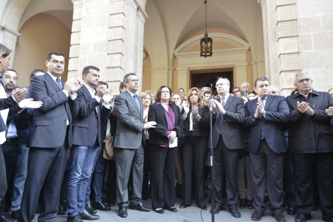 concentracion-autoridades-sevilla-atentados-paris-15