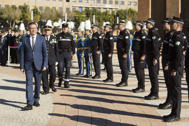 espadas-pasa-revista-policia-local-2015