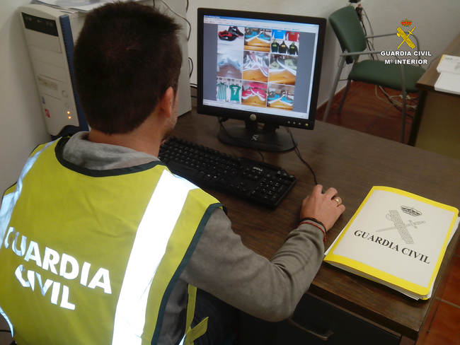 RECUENTO material falsificado