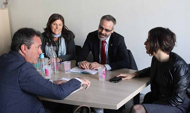 espadas-reunion-trabajo-paris