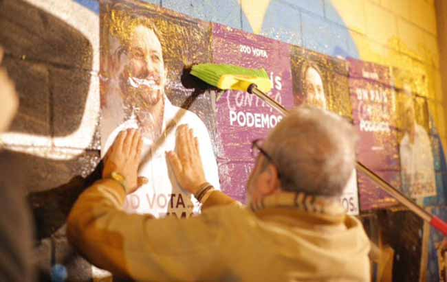 podemos-pegada-carteles