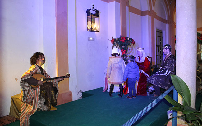 reyes-alumbra-alcazar