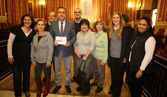 Foto alcalde visita touroperadores