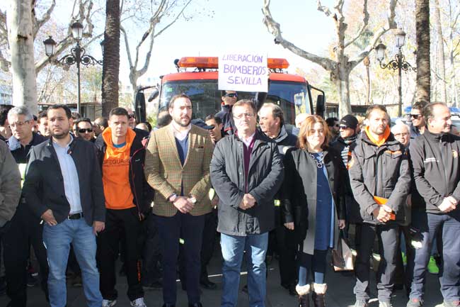 concentracion-Bomberos-lesbos