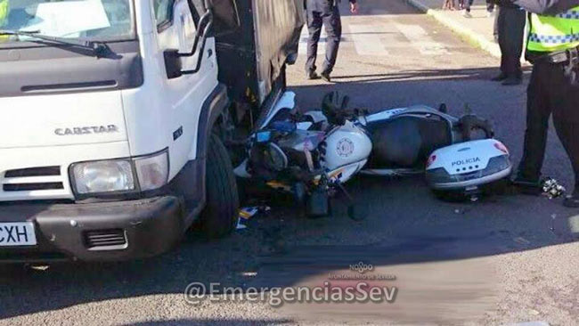 accidente-policia-y-camion