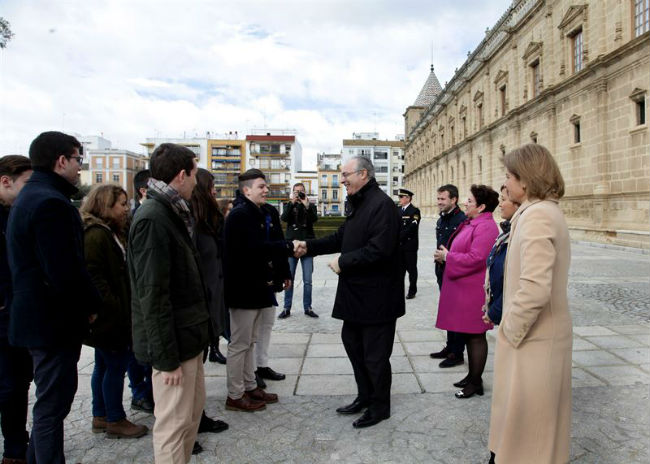 duran-saluda-asistentes-jornaa-puertas-abiertas