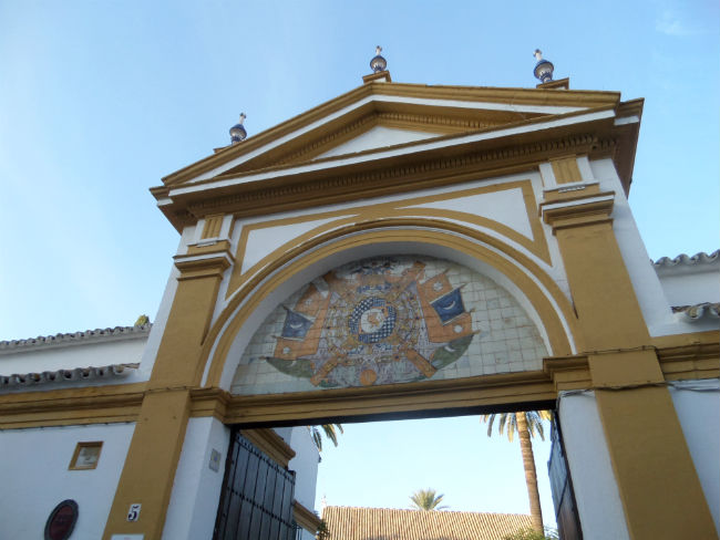 entrada-palacio-duenas