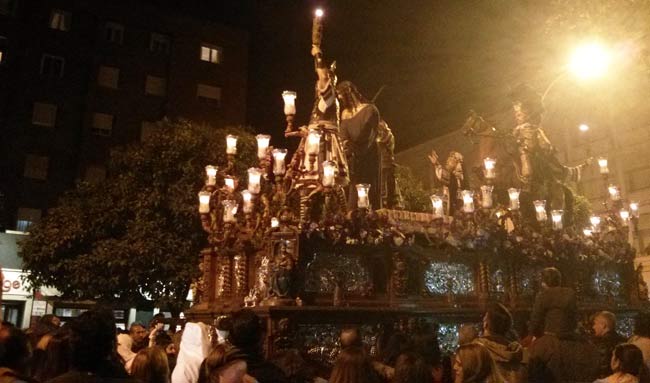 El misterio de La Milagrosa por las calles de su barrio/C. Rivas