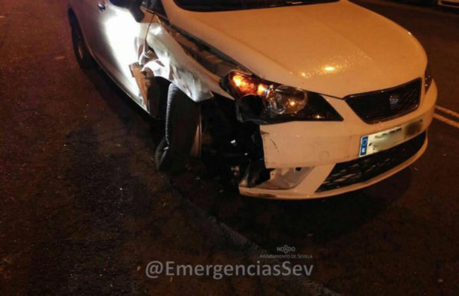 accidente-turismo-zona-norte-sevilla-emergencias