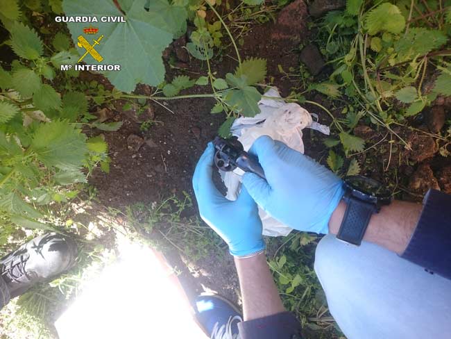 pistola-recuperada-en-espartinas