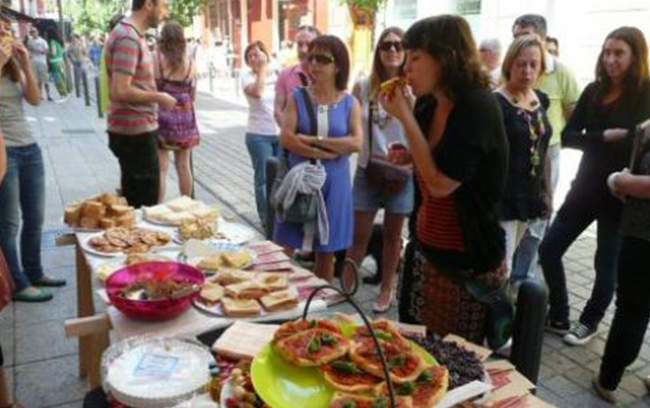 Participantes de un Sunday Soup disfrutando de la comida 1