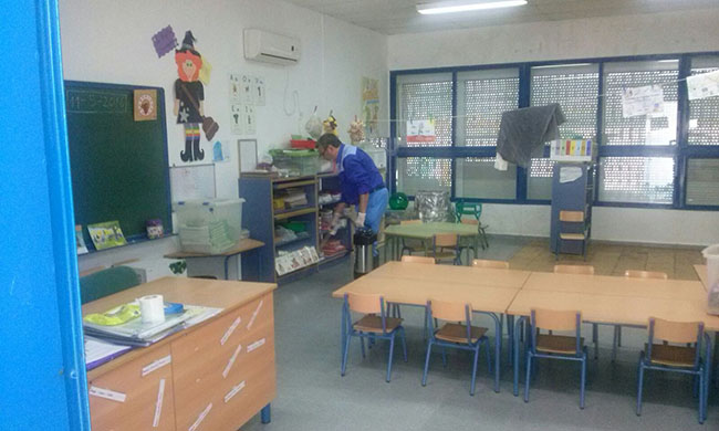 colegio-carmona-plaga-pulgas