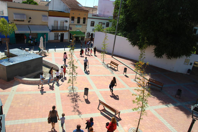 Nueva-plaza-en-la-confluencia-de-Plaza-Blas-Infante-y-calle-de-la-Fuente