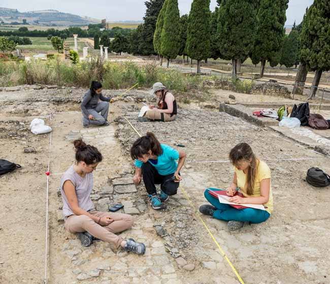 escavaciones-patio-rodio-italica