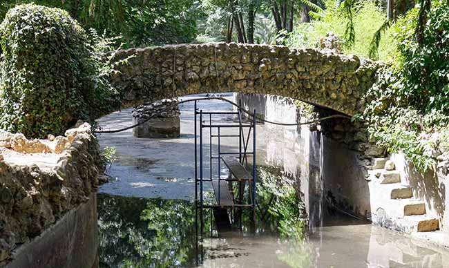 estanque-puente-patos-parque-maria-luisa