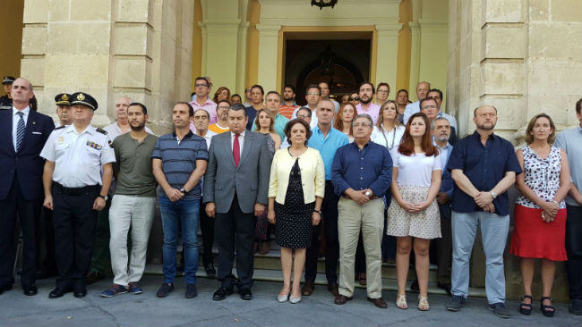 corporacion-minuto-silencio-sevilla-niza