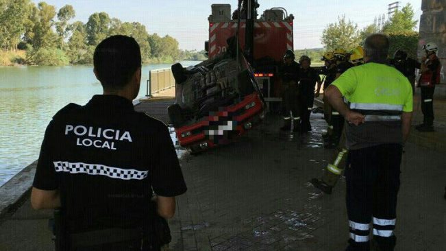 coche-caido-rio-alamillo
