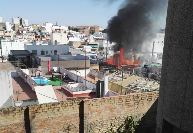 incendio-panificadora-sanjuan-elisarcc-twitter